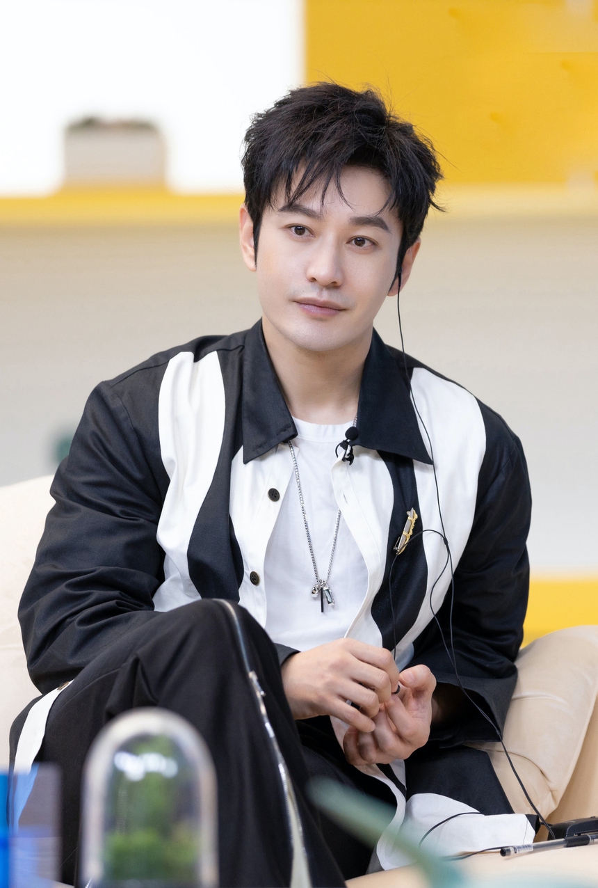 Chi Pu 'bóc quà' được Huỳnh Hiểu Minh tặng, 'nam thần' Trung Quốc chu đáo cỡ nào? - Ảnh 3.