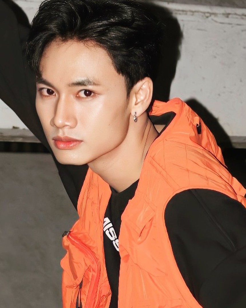 Nam vũ công cực hot trên MXH: Visual điển trai suýt chiếm spotlight của MONO - Noo Phước Thịnh, trượt té trên sân khấu cũng trở nên viral - Ảnh 1.