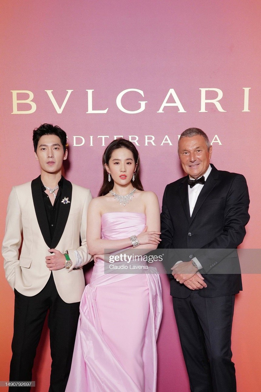 Lưu Diệc Phi và Dương Dương qua “ống kính tử thần”: Đứng riêng thì đẹp cả hai nhưng sao khi cùng chung khung hình lại thành ra thế này? - Ảnh 7. Lưu Diệc Phi và Dương Dương qua “ống kính tử thần”: Đứng riêng thì đẹp cả hai nhưng sao khi cùng chung khung hình lại thành ra thế này? - Ảnh 7.