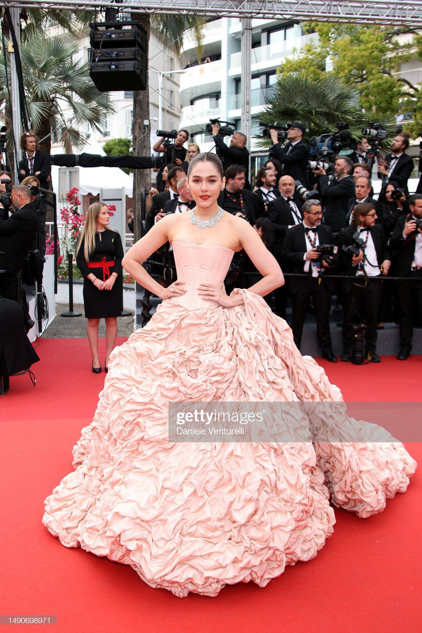 Dàn sao châu Á qua ống kính Getty Images tại LHP Cannes 2023: Chompoo Araya so kè ác liệt với Phạm Băng Băng, Chu Nhất Long soái khí như tổng tài - Ảnh 7.