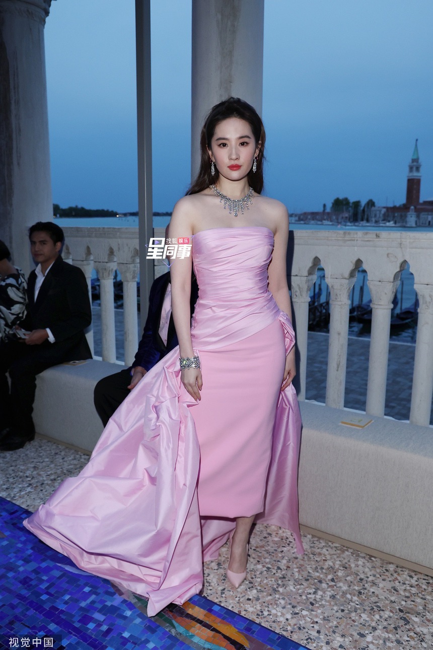 Lưu Diệc Phi mất điểm vì thân hình mũm mĩm, khác xa ảnh tự đăng - Ảnh 7.