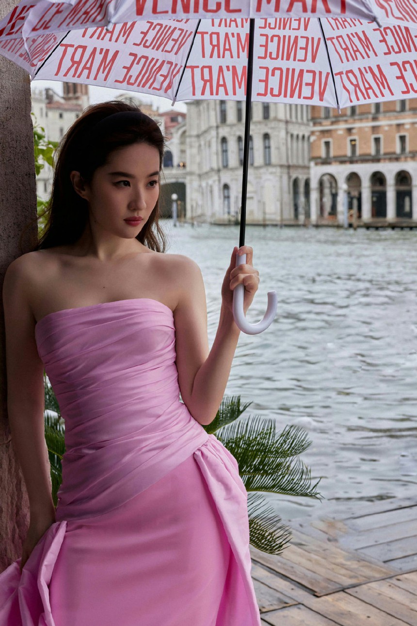 Lưu Diệc Phi mất điểm vì thân hình mũm mĩm, khác xa ảnh tự đăng - Ảnh 3.