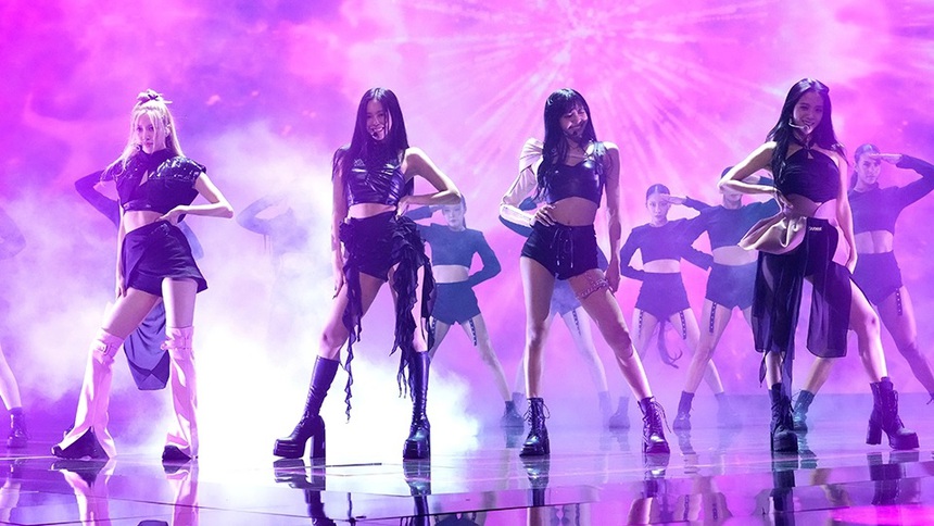 Cựu fan cứng phê phán gay gắt màn diễn của Blackpink tại Singapore - Ảnh 2. Cựu fan cứng phê phán gay gắt màn diễn của Blackpink tại Singapore - Ảnh 2.