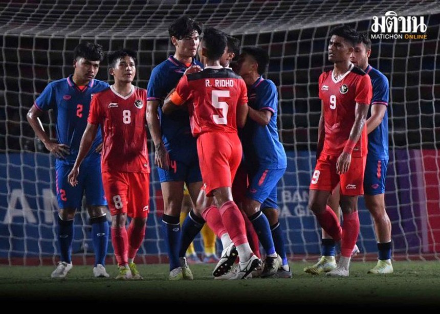 Tổng thống Indonesia thừa nhận căng thẳng, khen các cầu thủ “phi thường” sau trận chung kết nghẹt thở - Ảnh 2. Tổng thống Indonesia thừa nhận căng thẳng, khen các cầu thủ “phi thường” sau trận chung kết nghẹt thở - Ảnh 2.