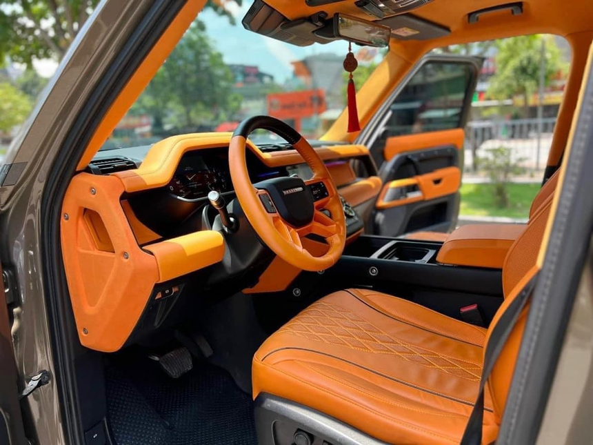 Land Rover Defender hàng hiếm rao bán trên thị trường xe cũ: Giá bán bằng hai chiếc - Ảnh 4. Land Rover Defender hàng hiếm rao bán trên thị trường xe cũ: Giá bán bằng hai chiếc - Ảnh 4.