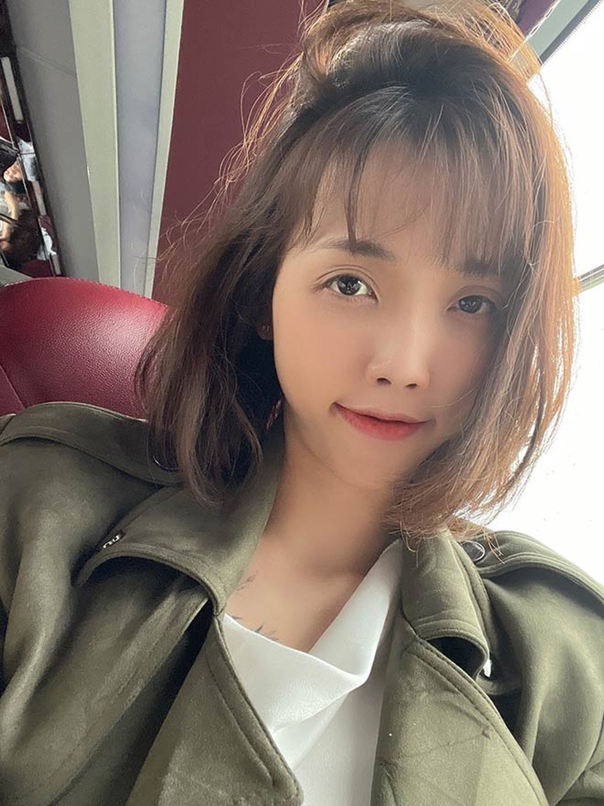 Lý Thị Luyến kể nhà cô trồng khá nhiều chuối, mỗi cuối tuần, bố lại mang chuối ra chợ bán và cô thường đòi theo bố. Vậy là một bên giỏ để chuối, một bên giỏ là con, hai bố con cùng ra chợ. Những buổi đi chợ như vậy là kỷ niệm khó phai với cô gái chơi ở vị trí phụ công đội Hóa chất Đức Giang.