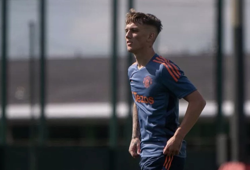 Tin nóng bóng đá tối 17/5: Cầu thủ trẻ xuất sắc nhất MU rời Old Trafford - Ảnh 2.