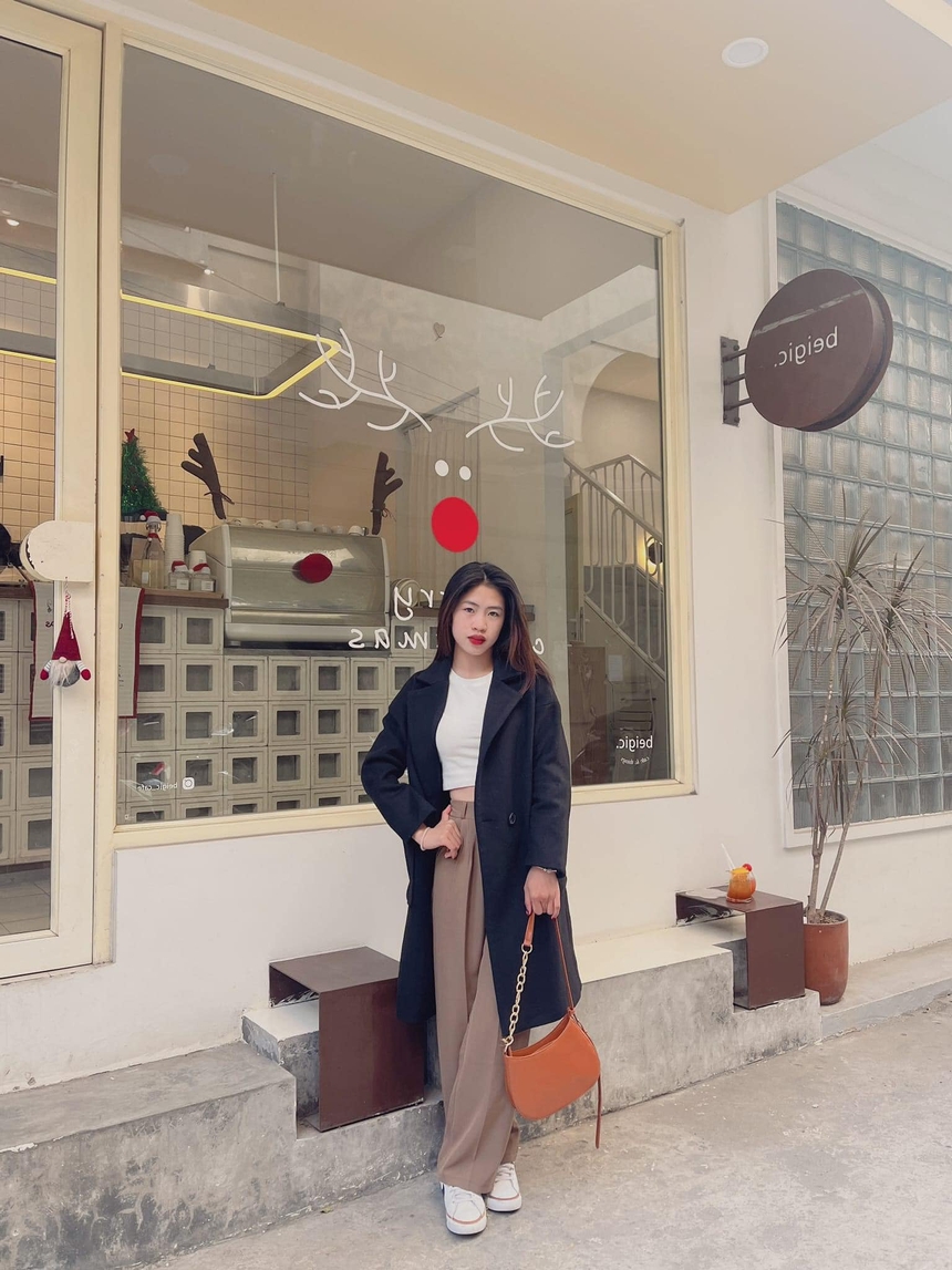 Chọn gu thời trang tôn vòng eo con kiến, Thanh Nhã khoe sắc vóc ấn tượng - Ảnh 2.