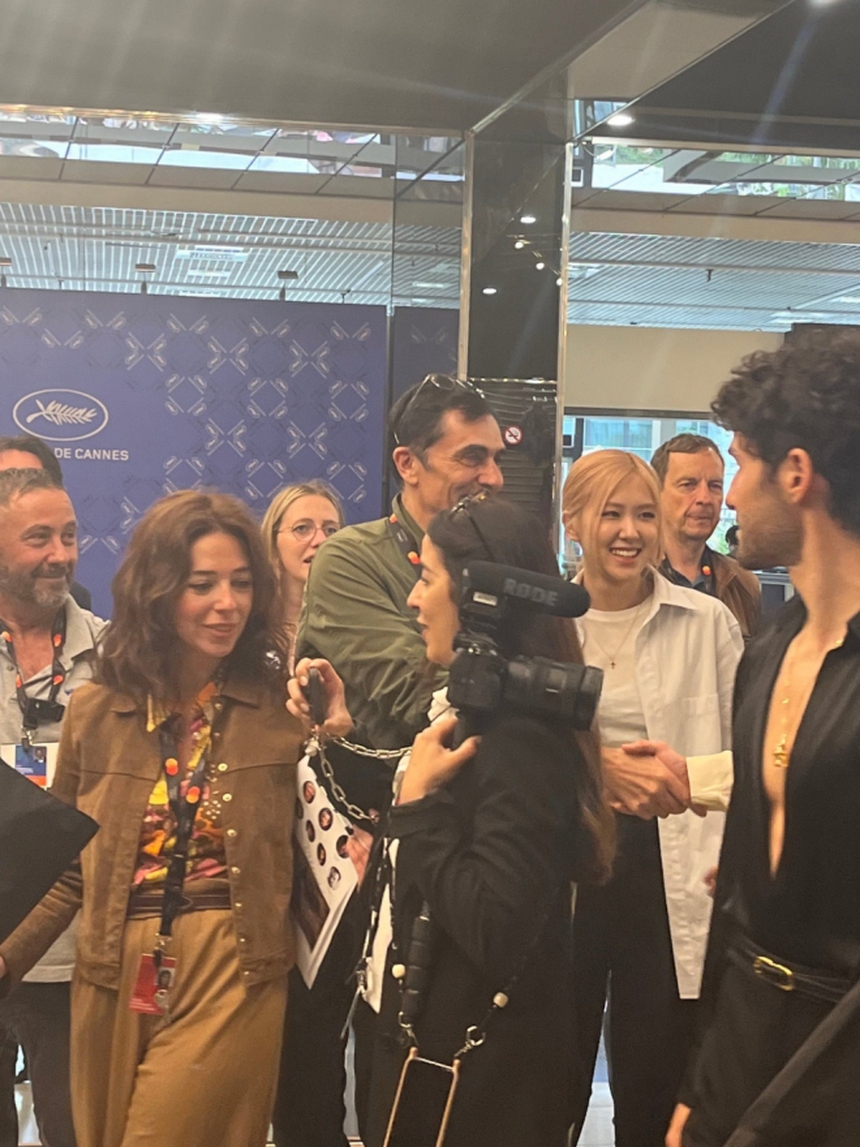 Rosé Blackpink chinh phục LHP Cannes với ngoại hình xuất sắc - Ảnh 1.