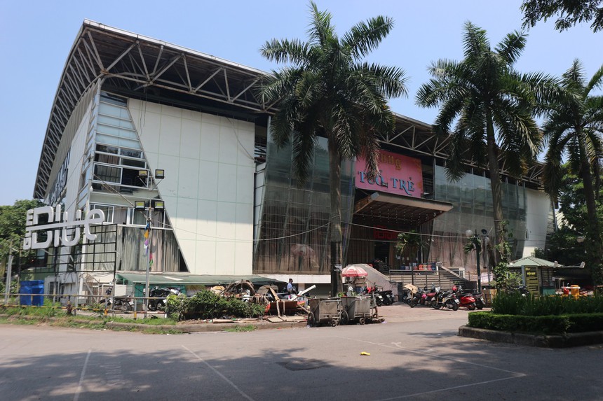 Tháo dỡ các hạng mục sai phạm tại Công viên Tuổi trẻ (Hà Nội) - Ảnh 1. Tháo dỡ các hạng mục sai phạm tại Công viên Tuổi trẻ (Hà Nội) - Ảnh 1.