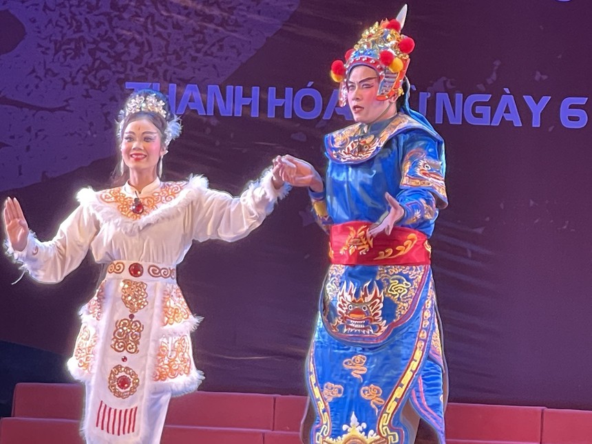 Vinh danh các tài năng nghệ thuật Chèo, Tuồng và Dân ca kịch toàn quốc - Ảnh 2. Vinh danh các tài năng nghệ thuật Chèo, Tuồng và Dân ca kịch toàn quốc - Ảnh 2.