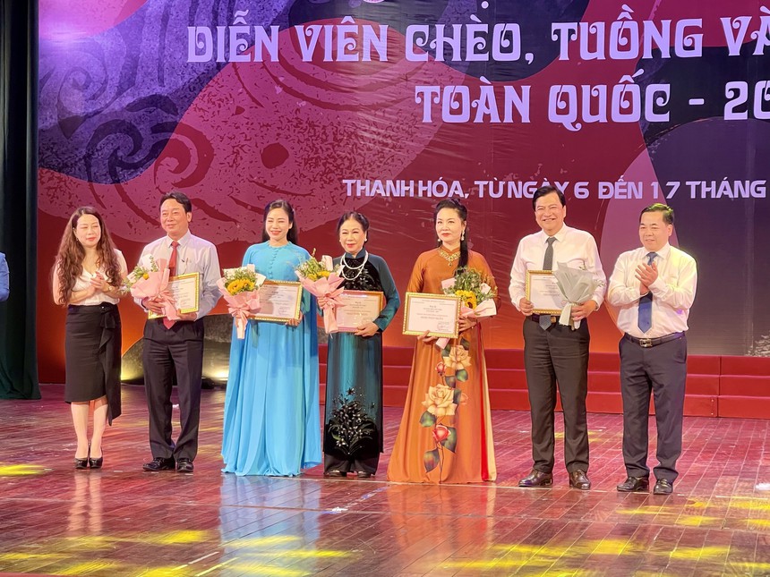 Vinh danh các tài năng nghệ thuật Chèo, Tuồng và Dân ca kịch toàn quốc - Ảnh 1. Vinh danh các tài năng nghệ thuật Chèo, Tuồng và Dân ca kịch toàn quốc - Ảnh 1.