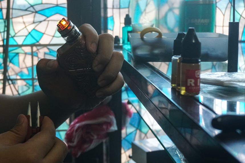 Tỷ lệ thanh thiếu niên sử dụng thuốc lá điện tử ở Canada cao nhất thế giới - Ảnh 1. Tỷ lệ thanh thiếu niên sử dụng thuốc lá điện tử ở Canada cao nhất thế giới - Ảnh 1.