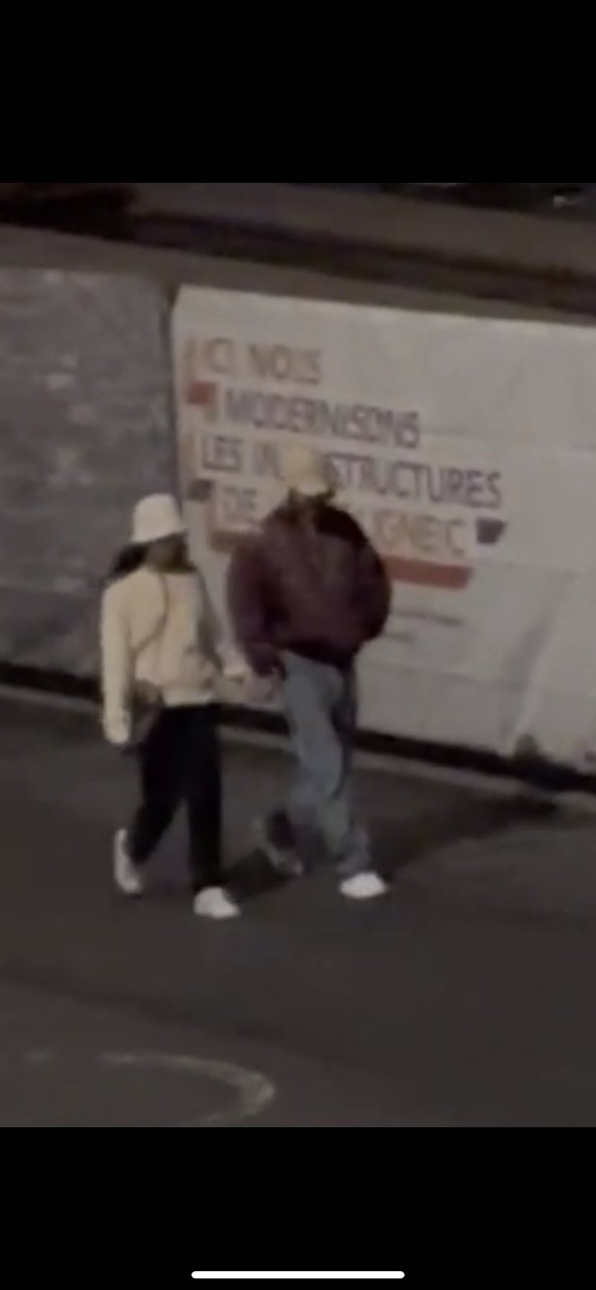 Xuất hiện video mới, V BTS và Jennie Blackpink nay nắm tay đi dạo lãng mạn ở Paris? - Ảnh 5.