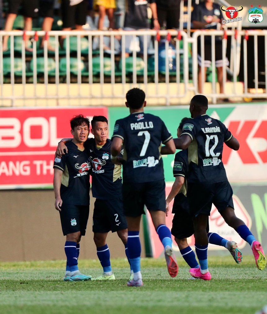 Kép phụ tỏa sáng, HAGL thoát thua trước đội đầu bảng trên sân Pleiku - Ảnh 1. Kép phụ tỏa sáng, HAGL thoát thua trước đội đầu bảng trên sân Pleiku - Ảnh 1.