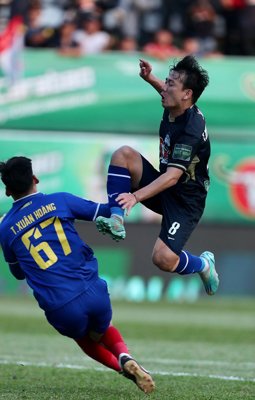 HLV Kiatisuk chưa thể phá dớp cho HAGL - Ảnh 2. HLV Kiatisuk chưa thể phá dớp cho HAGL - Ảnh 2.