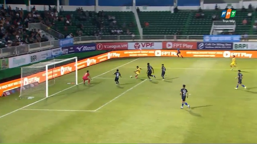 Kép phụ tỏa sáng, HAGL thoát thua trước đội đầu bảng trên sân Pleiku - Ảnh 2. Kép phụ tỏa sáng, HAGL thoát thua trước đội đầu bảng trên sân Pleiku - Ảnh 2.