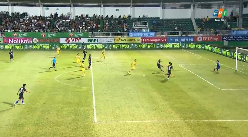 Kép phụ tỏa sáng, HAGL thoát thua trước đội đầu bảng trên sân Pleiku - Ảnh 3. Kép phụ tỏa sáng, HAGL thoát thua trước đội đầu bảng trên sân Pleiku - Ảnh 3.