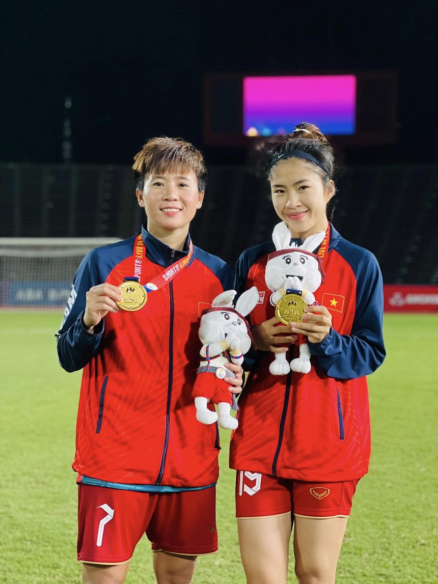 Giành HCV SEA Games, Tuyết Dung về Hà Nam quảng cáo quán tiết canh vịt - Ảnh 3.
