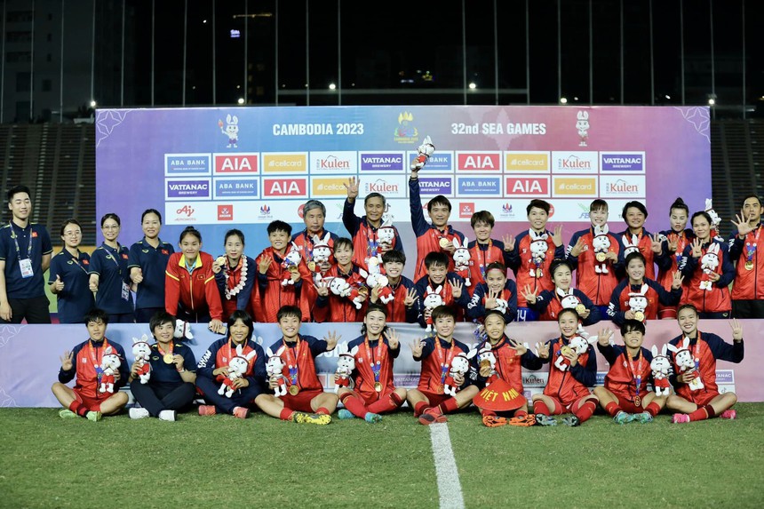 Giành HCV SEA Games, Tuyết Dung về Hà Nam quảng cáo quán tiết canh vịt - Ảnh 4.