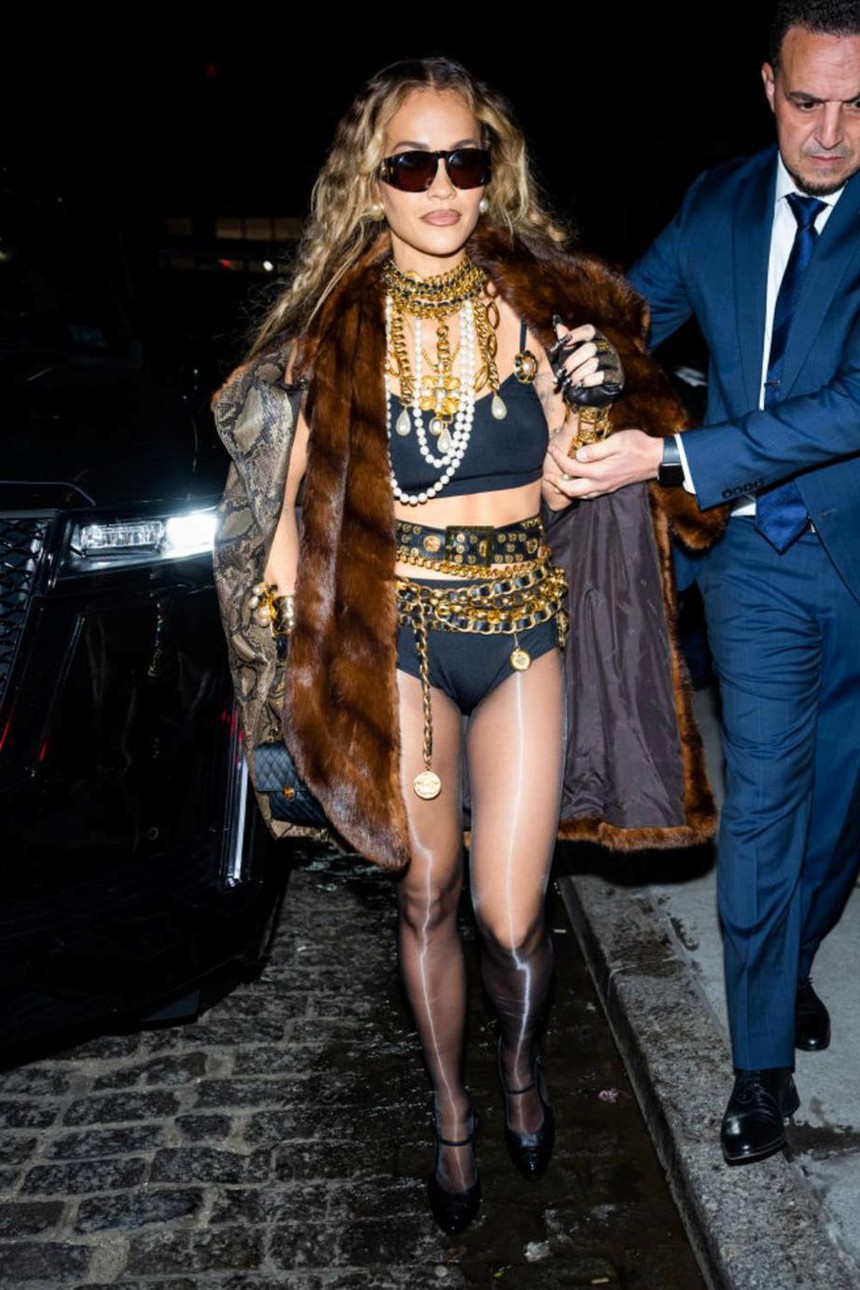 Tiệc hậu Met Gala 2023 - nơi các IT Girl bắt đầu bung xõa: Kendall gây choáng với body siêu thực, Kylie hóa queen, có nàng diện áo in tiếng Việt - Ảnh 13.