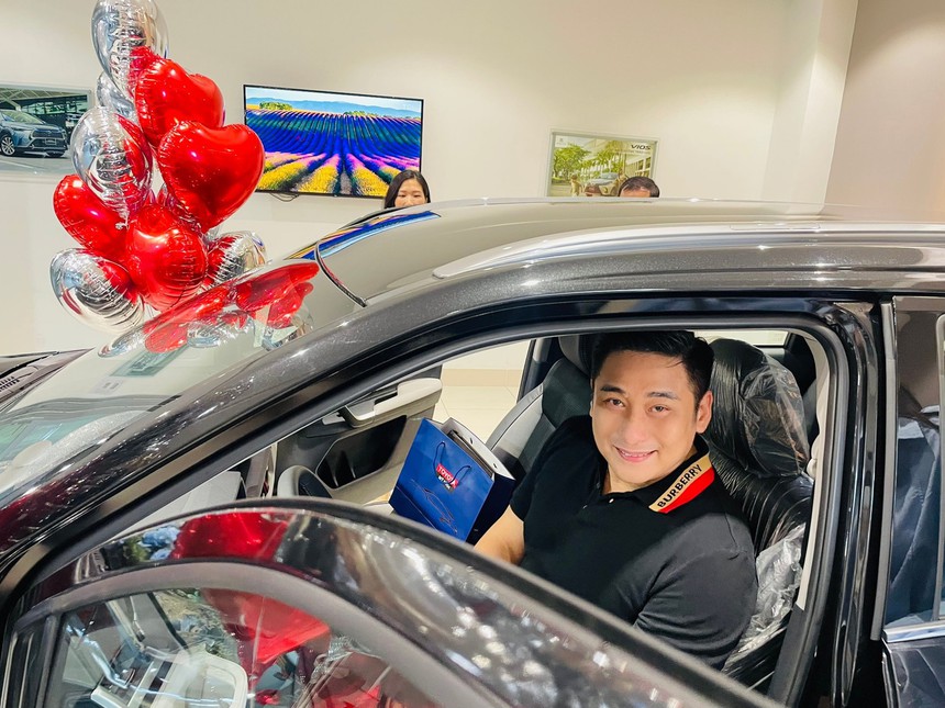 Chưa có xe phục vụ đại gia đình, diễn viên Minh Tiệp tậu Toyota Veloz Cross đúng dịp Tết Độc lập  - Ảnh 5.