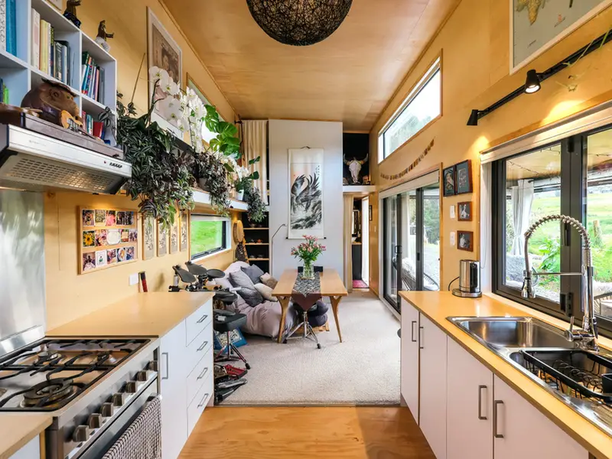 Bác sĩ 43 tuổi xây nhà 30m2 độc lạ từ vỏ thùng container: Tổng chi phí hết 500 triệu đồng, có tổng 4 phòng với đầy đủ công năng - Ảnh 4. Bác sĩ 43 tuổi xây nhà 30m2 độc lạ từ vỏ thùng container: Tổng chi phí hết 500 triệu đồng, có tổng 4 phòng với đầy đủ công năng - Ảnh 4.