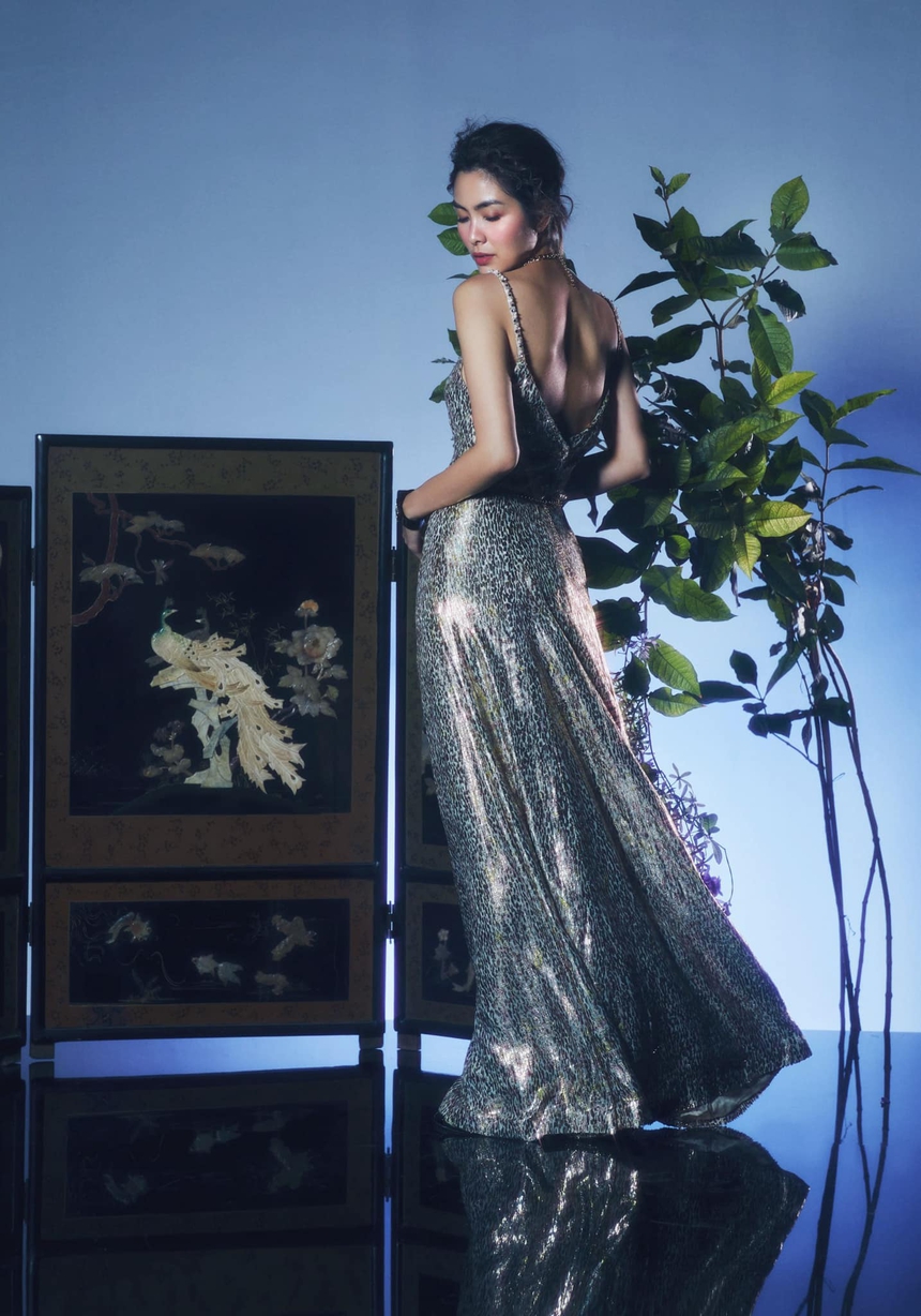 Hà Tăng trong loạt ảnh nghệ thuật: Khoe cận visual và 'xương cánh bướm', khí chất chuẩn phu nhân hào môn  - Ảnh 5.