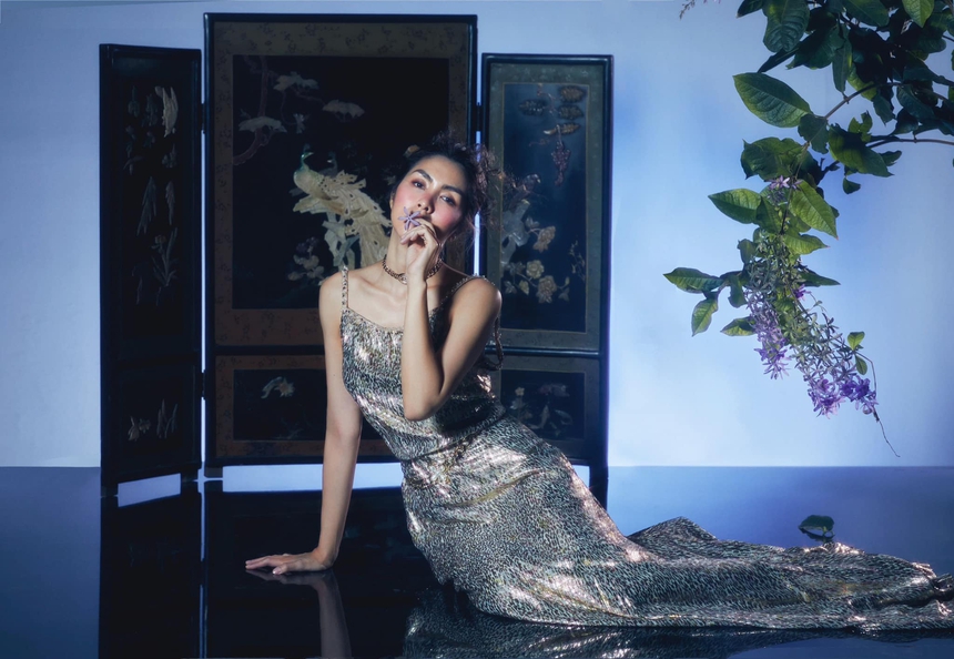 Hà Tăng trong loạt ảnh nghệ thuật: Khoe cận visual và 'xương cánh bướm', khí chất chuẩn phu nhân hào môn  - Ảnh 4.