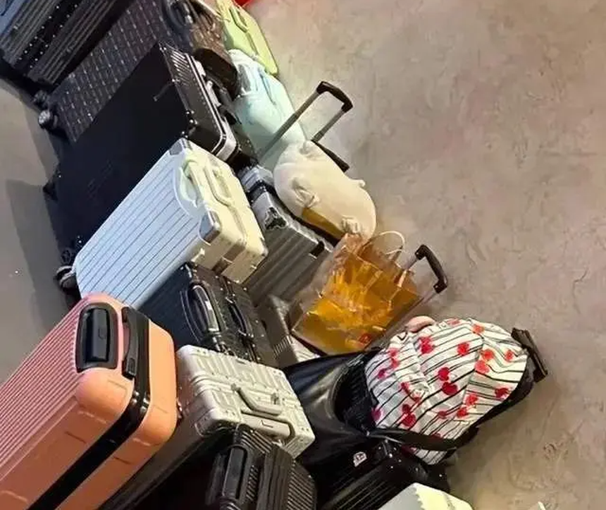 Haidilao Trung Quốc 'vỡ trận' dịp nghỉ lễ: Nhiều khách hàng coi quán là phòng ngủ, khách mới hết chỗ ăn - Ảnh 2.