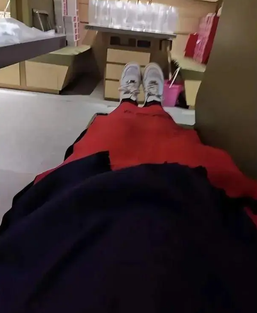 Haidilao Trung Quốc 'vỡ trận' dịp nghỉ lễ: Nhiều khách hàng coi quán là phòng ngủ, khách mới hết chỗ ăn - Ảnh 1.