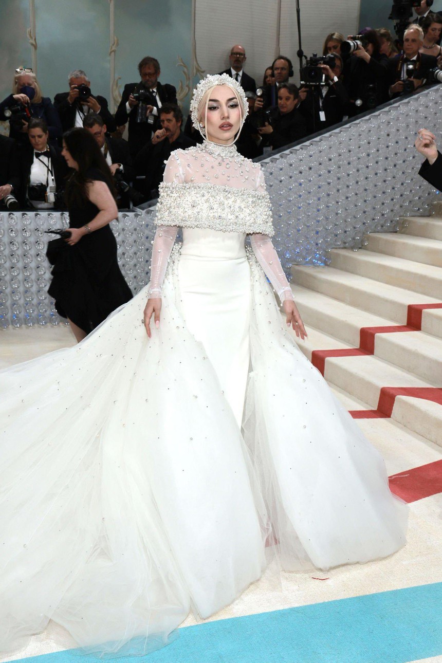 Met Gala 2023: Anne Hathaway xứng danh nữ thần, biệt đội châu Á Jennie - Song Hye Kyo có 'ăn đứt' hội IT girl quốc tế? - Ảnh 21.