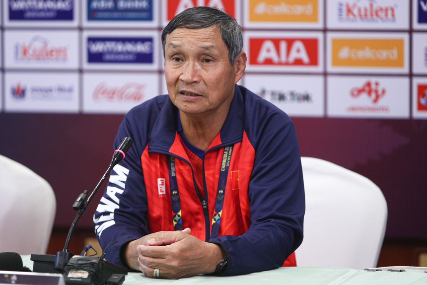 HLV Mai Đức Chung so sánh U22 Việt Nam với đội nữ, tiết lộ nỗi sợ khiến tuyển Philippines ám ảnh - Ảnh 3. HLV Mai Đức Chung so sánh U22 Việt Nam với đội nữ, tiết lộ nỗi sợ khiến tuyển Philippines ám ảnh - Ảnh 3.