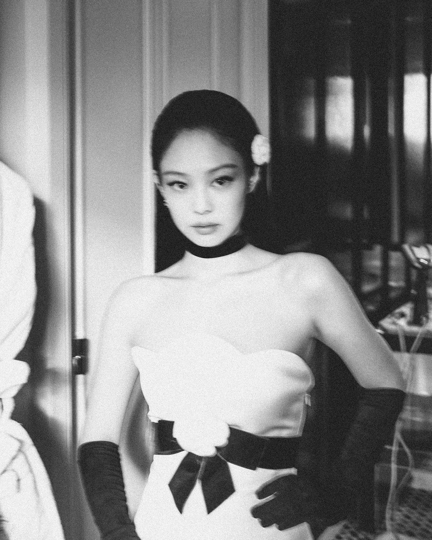 Jennie (BLACKPINK) đích thân "xả" ảnh lần đầu dự Met Gala, gửi lời cảm ơn đặc biệt tới Chanel - Ảnh 5.