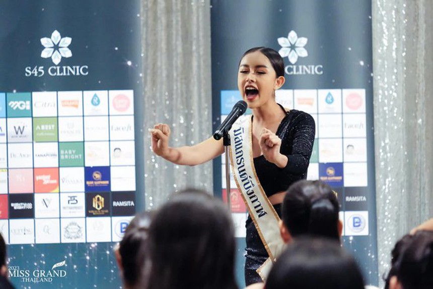 Miss Grand Thái và mùa thi bất ổn: Thí sinh làm lố rồi bán đồ online để vào Top, vị thế lung lay vì sự độc đoán của ông Nawat - Ảnh 3.