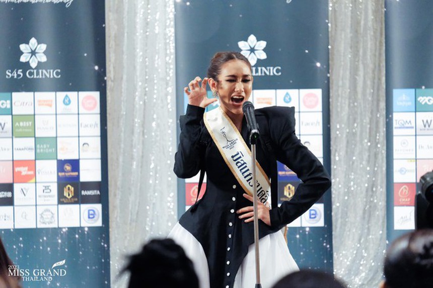 Miss Grand Thái và mùa thi bất ổn: Thí sinh làm lố rồi bán đồ online để vào Top, vị thế lung lay vì sự độc đoán của ông Nawat - Ảnh 4.