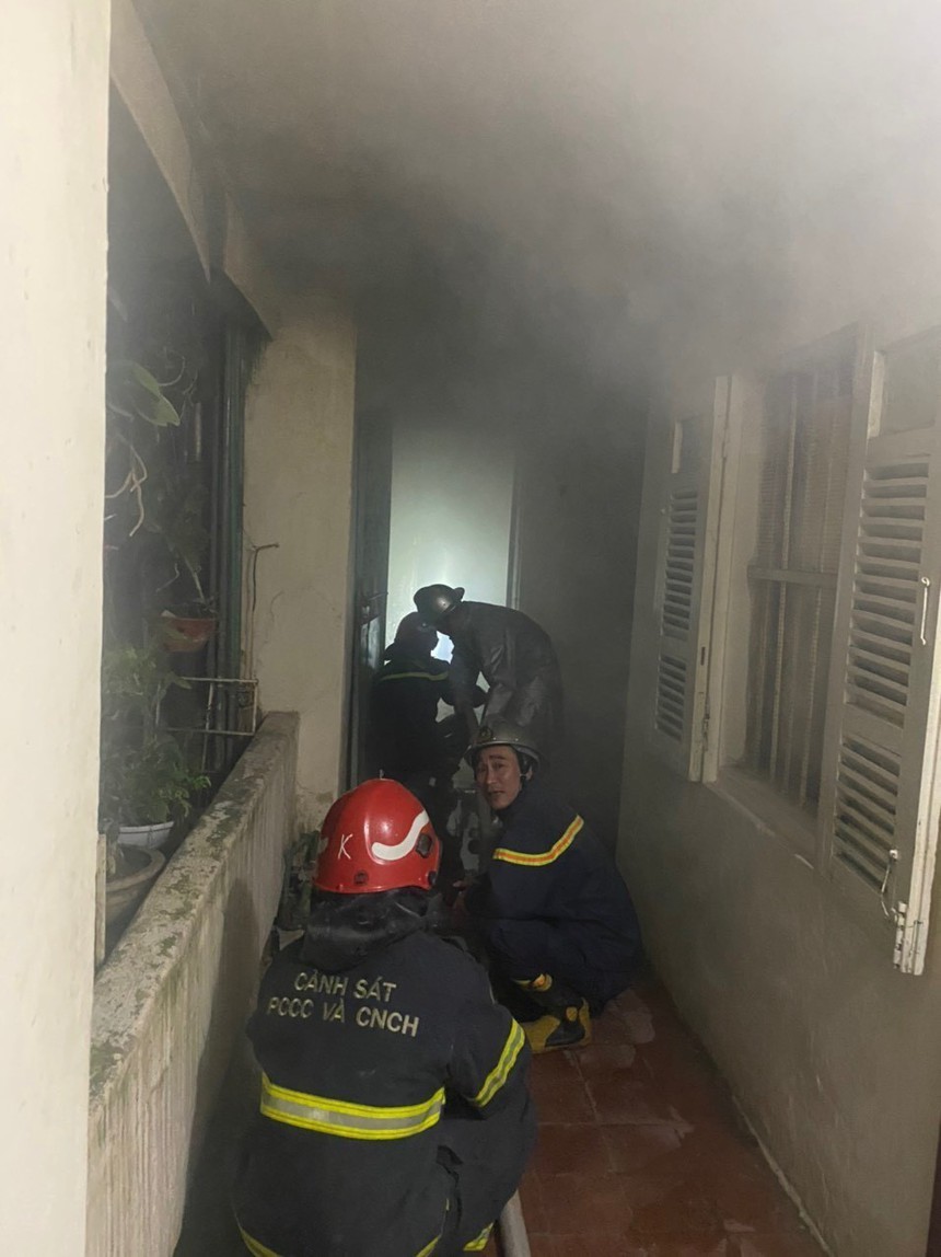 Hà Nội: Kịp thời dập tắt đám cháy tại khu tập thể Thành Công - Ảnh 1.