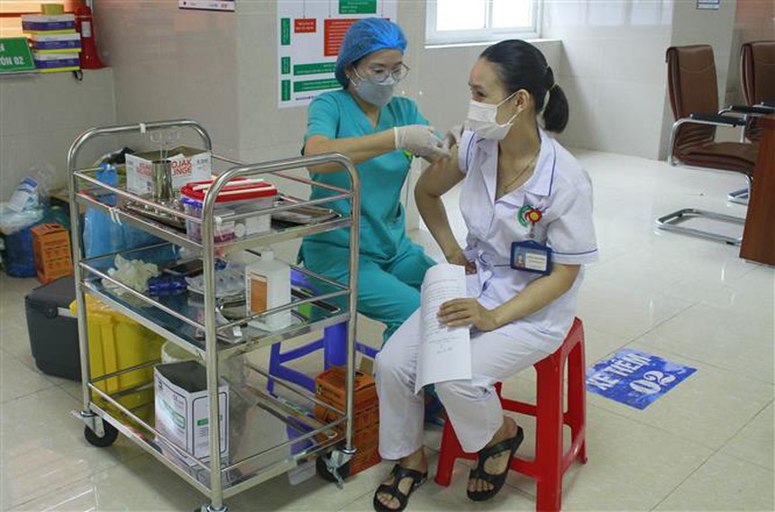Ngày 5/5 có 3.399 ca mắc mới Covid-19, cao nhất trong hơn 6 tháng qua - Ảnh 1. Ngày 5/5 có 3.399 ca mắc mới Covid-19, cao nhất trong hơn 6 tháng qua - Ảnh 1.
