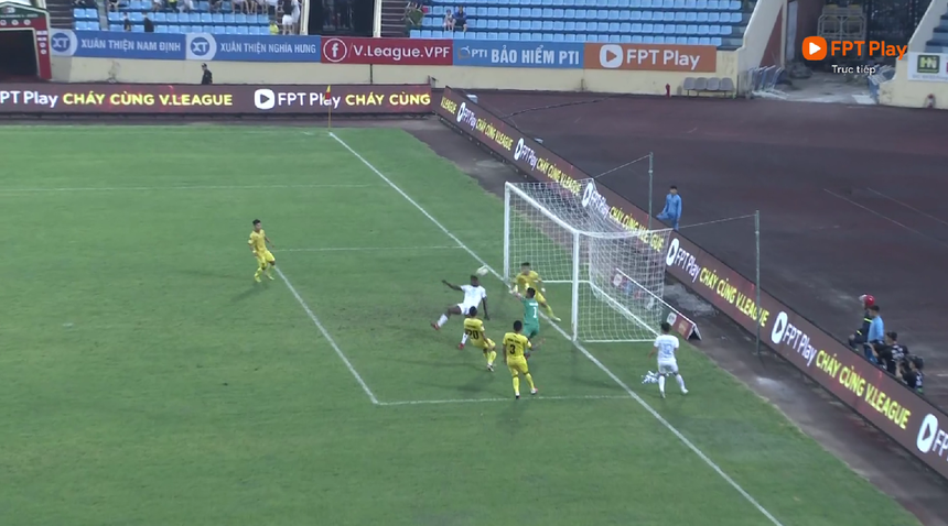 Hàng công cùn mòn, Nam Định bị Hải Phòng cầm chân đáng tiếc trên sân nhà - Ảnh 1. Hàng công cùn mòn, Nam Định bị Hải Phòng cầm chân đáng tiếc trên sân nhà - Ảnh 1.