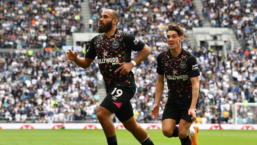 Tottenham thua ngược trong hiệp 2 với những pha lập công của Mbeumo và Wissa Tottenham thua ngược trong hiệp 2 với những pha lập công của Mbeumo và Wissa