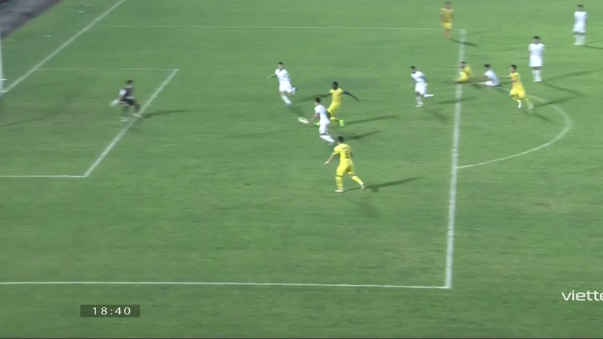 Hàng công cùn mòn, Nam Định bị Hải Phòng cầm chân đáng tiếc trên sân nhà - Ảnh 2. Hàng công cùn mòn, Nam Định bị Hải Phòng cầm chân đáng tiếc trên sân nhà - Ảnh 2.