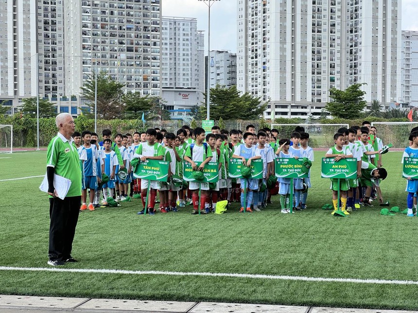 Bóng đá học đường TP.HCM tìm thêm ngôi sao U22, U23 Việt Nam - Ảnh 1.