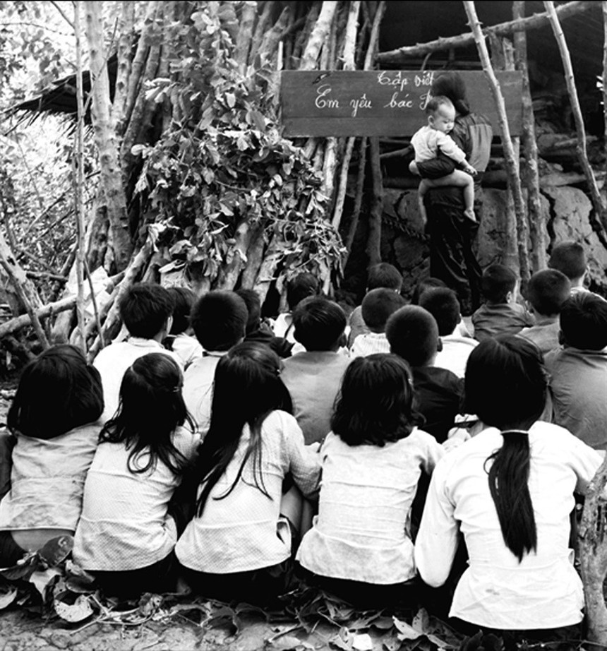 Vinh danh những nhiếp ảnh gia của TTXVN (kỳ 6): Võ An Khánh với những khoảnh khắc thời 'hoa lửa' - Ảnh 3. Vinh danh những nhiếp ảnh gia của TTXVN (kỳ 6): Võ An Khánh với những khoảnh khắc thời 'hoa lửa' - Ảnh 3.