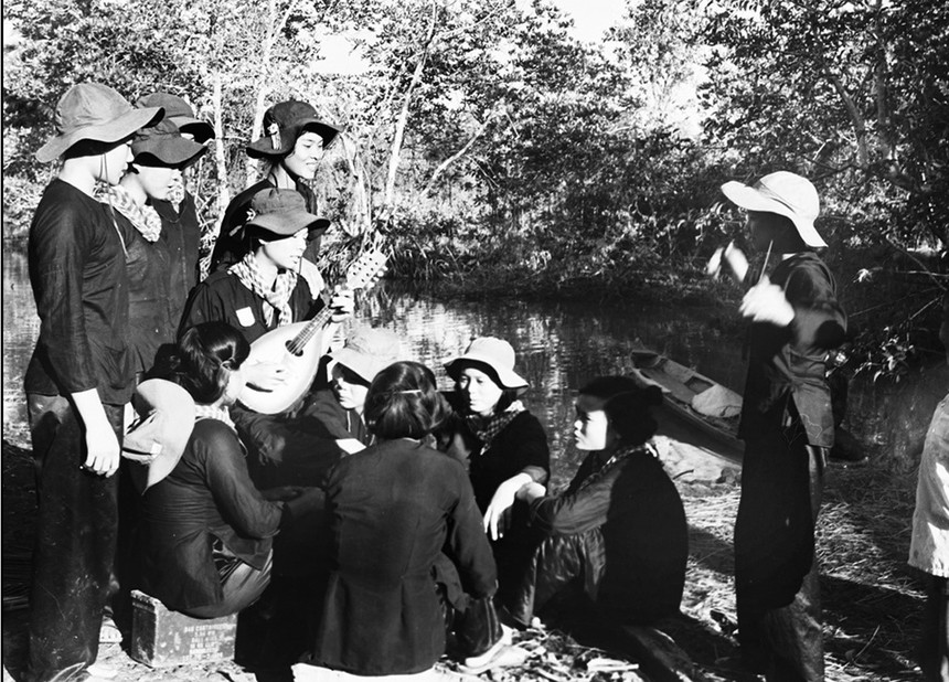 Vinh danh những nhiếp ảnh gia của TTXVN (kỳ 6): Võ An Khánh với những khoảnh khắc thời 'hoa lửa' - Ảnh 5. Vinh danh những nhiếp ảnh gia của TTXVN (kỳ 6): Võ An Khánh với những khoảnh khắc thời 'hoa lửa' - Ảnh 5.