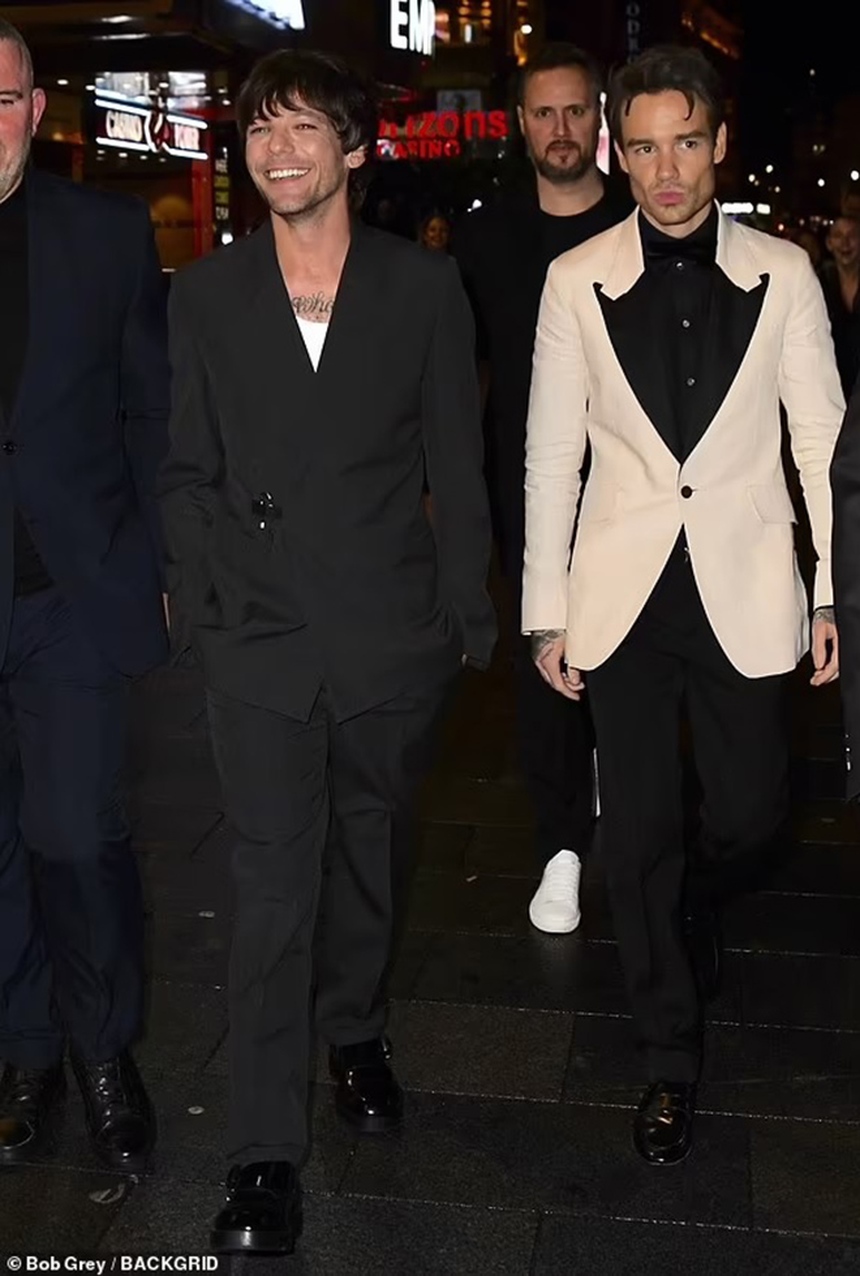 One Direction lại làm dấy lên hy vọng tái hợp - Ảnh 5. One Direction lại làm dấy lên hy vọng tái hợp - Ảnh 5.