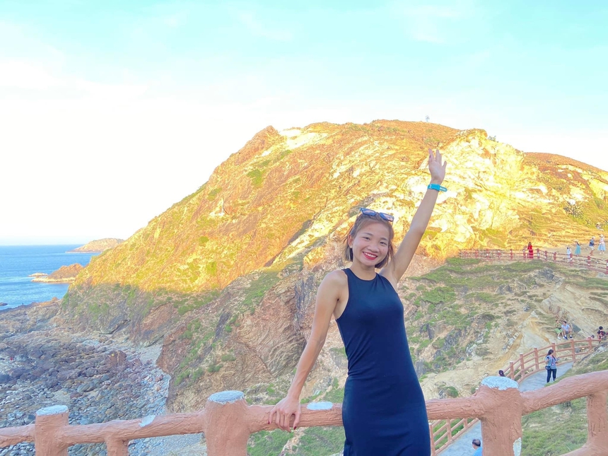 Nguyễn Thị Oanh 'lột xác' với style đời thường, nữ tính dịu dàng hiếm thấy - Ảnh 4. Nguyễn Thị Oanh 'lột xác' với style đời thường, nữ tính dịu dàng hiếm thấy - Ảnh 4.