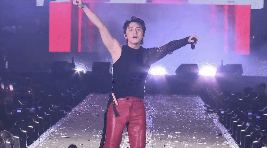 Sơn Tùng MTP gặp sự cố vẫn diễn cực cháy - Ảnh 2.