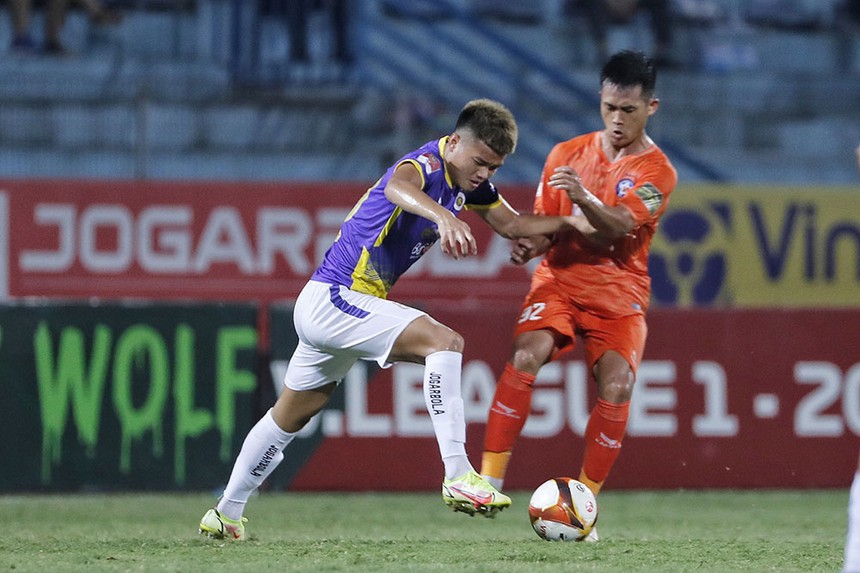 HLV Troussier giúp tuyển thủ U22 Việt Nam "đổi đời" sau SEA Games 32 - Ảnh 2. HLV Troussier giúp tuyển thủ U22 Việt Nam "đổi đời" sau SEA Games 32 - Ảnh 2.