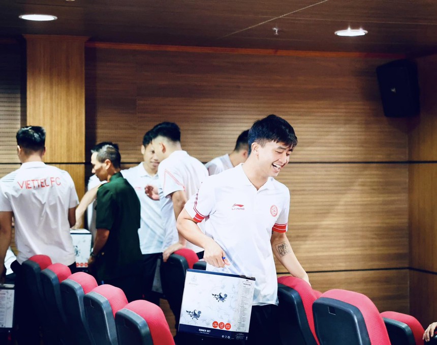 Đảng viên Bùi Tiến Dũng đứng vai thư ký Đại hội Công đoàn ở Viettel - Ảnh 4.