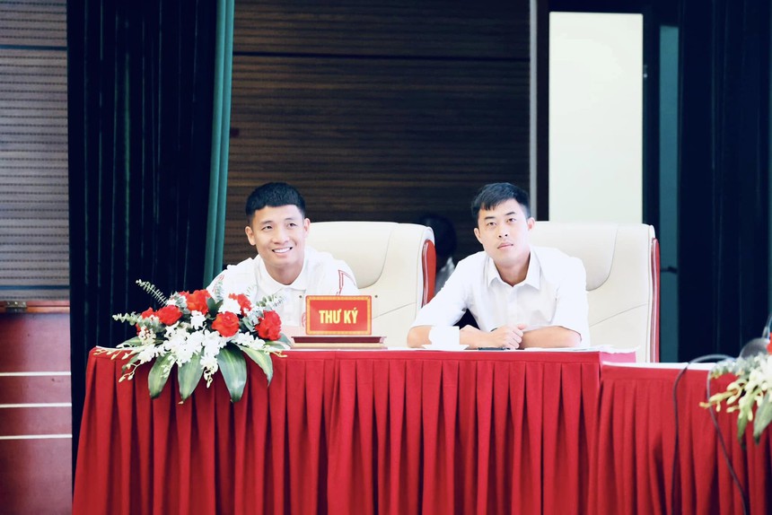 Đảng viên Bùi Tiến Dũng đứng vai thư ký Đại hội Công đoàn ở Viettel - Ảnh 2.